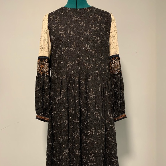 hinge Dresses & Skirts - Midi dress